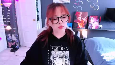 Snapshot of effie_lee chatting on 05-18-26, 06:19 Effie online show from 05-18-26, 06:19
