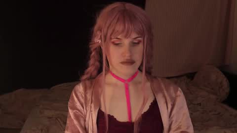 Effie Mur online show from 12-15-24, 04:04