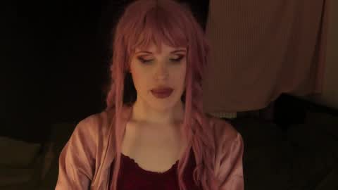 Effie Mur online show from 01-19-25, 06:00