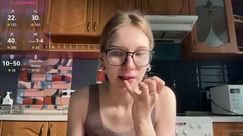 Snapshot of eileencrowday chatting on 04-20-26, 03:09 eileencrowday online show from 04-20-26, 03:09