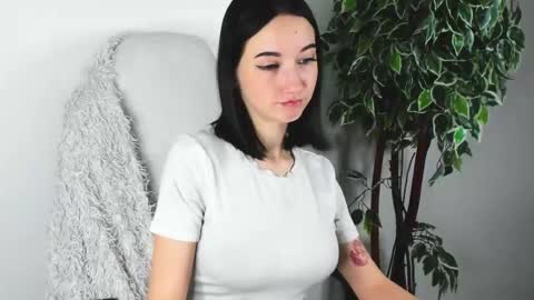 eileenmoores online show from 11-01-25, 04:20