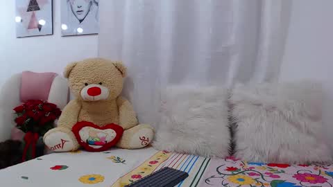 Snapshot of eileenmost chatting on 02-14-25, 11:09 eileenmost online show from 02-14-25, 11:09