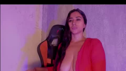 Snapshot of eiliyn_01 chatting on 12-16-25, 05:51 Eilyn online show from 12-16-25, 05:51