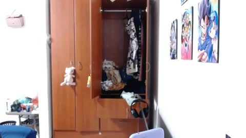 eimy_saenzz online show from 04-25-26, 01:41
