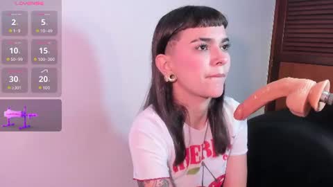 Snapshot of eimy_salome15 chatting on 06-18-26, 06:01 eimy_salome15 online show from 06-18-26, 06:01
