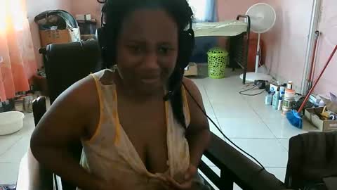 Eirondra Valeen online show from 10-30-25, 01:45