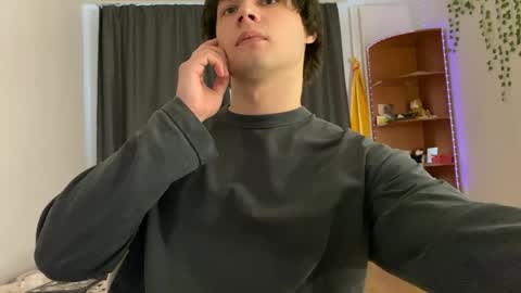 Eitan online show from 05-18-26, 03:40