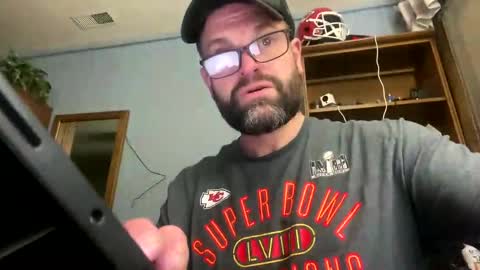 Snapshot of ejbooker11 chatting on 01-04-25, 01:53 PiedPiper online show from 01-04-25, 01:53