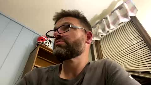 Snapshot of ejbooker11 chatting on 10-27-25, 04:38 PiedPiper online show from 10-27-25, 04:38