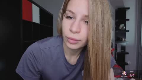 Snapshot of el1s_evans chatting on 06-01-26, 08:05 please read my bio there is information about private shows and about my personality online show from 06-01-26, 08:05