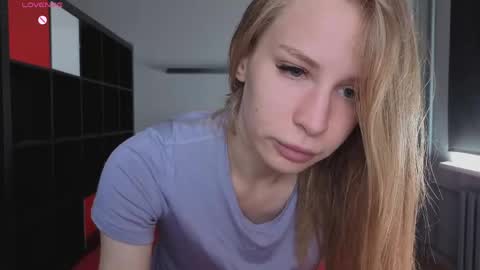 Snapshot of el1s_evans chatting on 06-02-26, 08:05 please read my bio there is information about private shows and about my personality online show from 06-02-26, 08:05