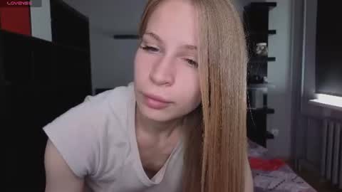 Snapshot of el1s_evans chatting on 06-13-26, 08:01 please read my bio there is information about private shows and about my personality online show from 06-13-26, 08:01