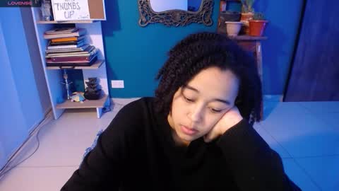 Ela  Help me reach 100 thumbs up online show from 10-28-25, 11:51