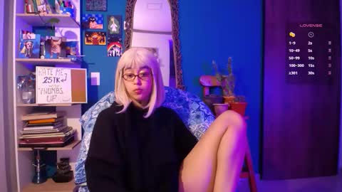 Ela  Help me reach 100 thumbs up online show from 11-08-25, 07:08