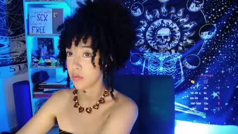 Ela  Help me reach 100 thumbs up online show from 06-18-26, 09:14