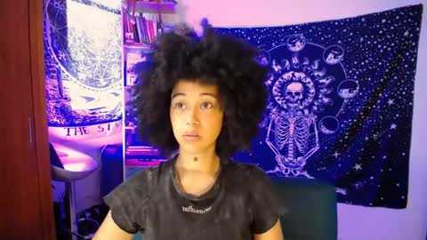 Ela  Help me reach 100 thumbs up online show from 07-25-26, 12:14