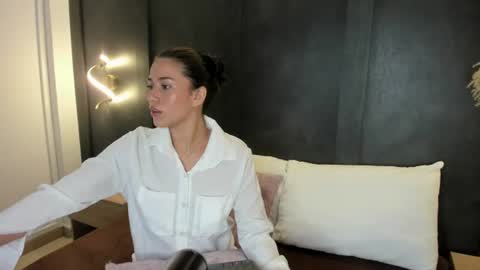 E L A I A online show from 07-22-26, 12:08
