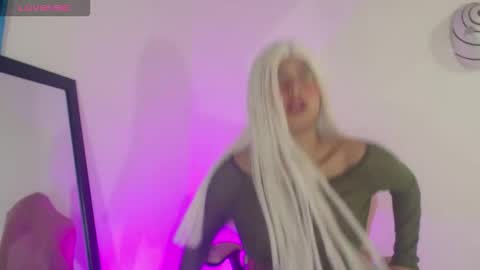 Snapshot of elaine_forger chatting on 12-16-25, 08:08 Valentina online show from 12-16-25, 08:08