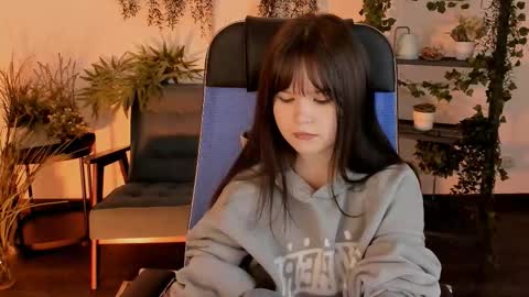 Snapshot of elainebeness chatting on 02-10-26, 07:51 Your sweet girl online show from 02-10-26, 07:51