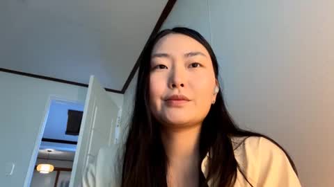 Snapshot of elalaclaire chatting on 06-19-26, 06:07 Mila online show from 06-19-26, 06:07