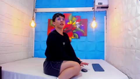 Elan Giralon online show from 02-24-26, 12:19