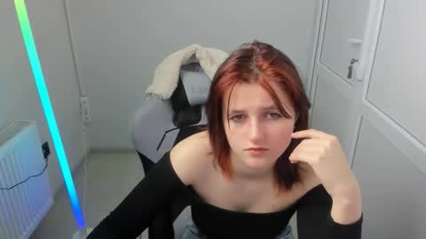 Snapshot of elara_muse chatting on 05-04-26, 07:15 Evie online show from 05-04-26, 07:15