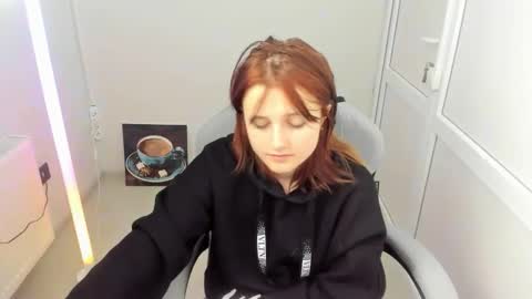 Snapshot of elara_muse chatting on 05-13-26, 07:28 Evie online show from 05-13-26, 07:28