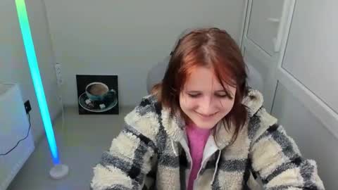 Snapshot of elara_muse chatting on 05-15-26, 06:42 Evie online show from 05-15-26, 06:42