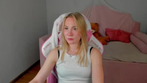 elaravoltage online show from 05-13-26, 05:05