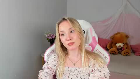 elaravoltage online show from 06-21-26, 05:04