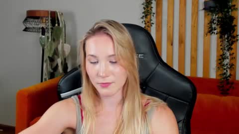 elaravoltage online show from 07-10-26, 05:26