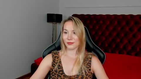 elaravoltage online show from 07-28-26, 02:13