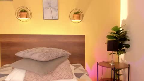 Ela online show from 10-20-25, 08:53