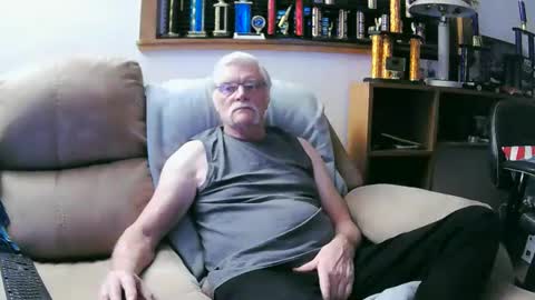 Snapshot of elcamino83 chatting on 02-19-25, 06:11 Elcamino83 online show from 02-19-25, 06:11