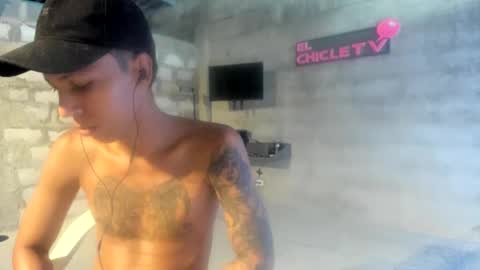 Snapshot of elchicletv chatting on 01-30-25, 08:53 El CHICLE TV - SHOW online show from 01-30-25, 08:53