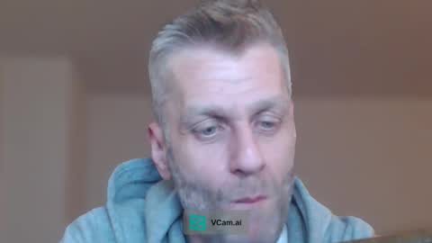 Snapshot of elculiador2207 chatting on 10-19-25, 01:17 Timm online show from 10-19-25, 01:17