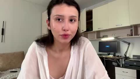 Snapshot of eleanorefrens chatting on 07-16-26, 07:14 Alice online show from 07-16-26, 07:14