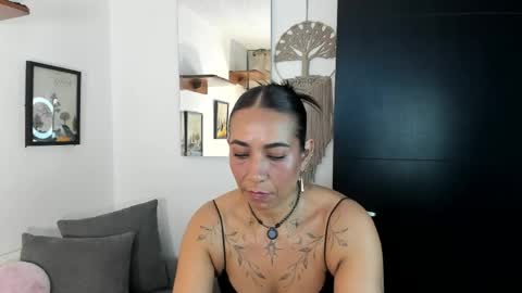Snapshot of electra_hunt chatting on 05-30-26, 11:24 Electra- Please help me reach 100 likes online show from 05-30-26, 11:24