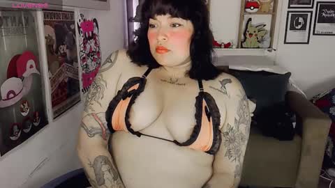 Snapshot of electricsapphire chatting on 10-18-25, 05:54 Alejandra online show from 10-18-25, 05:54