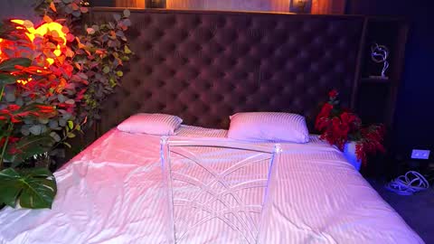 Snapshot of elegant_mysterious chatting on 10-23-25, 08:29 elegant_mysterious online show from 10-23-25, 08:29