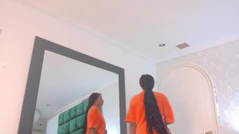 elektradoll1 online show from 05-13-26, 11:40
