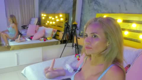 Elena online show from 02-06-25, 01:38