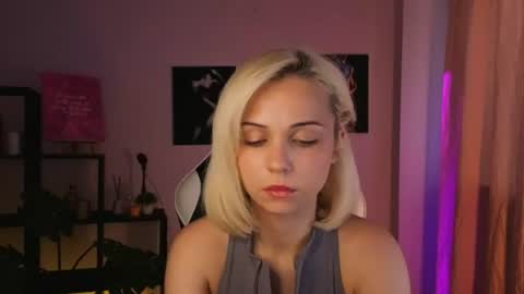 Snapshot of elenamonroe_ chatting on 06-21-26, 07:33 elenamonroe_ online show from 06-21-26, 07:33