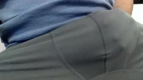 Snapshot of eleroy chatting on 01-04-25, 04:44 Wife is on the other room online show from 01-04-25, 04:44