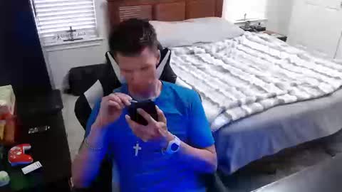 Snapshot of elevatetlb chatting on 10-10-25, 11:04 Walker online show from 10-10-25, 11:04