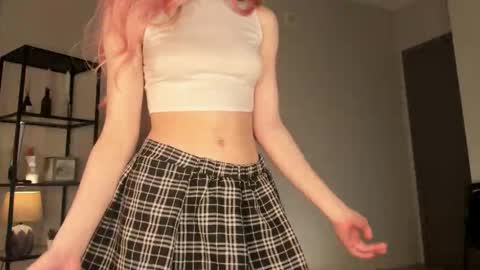 Elfie online show from 11-25-25, 06:13