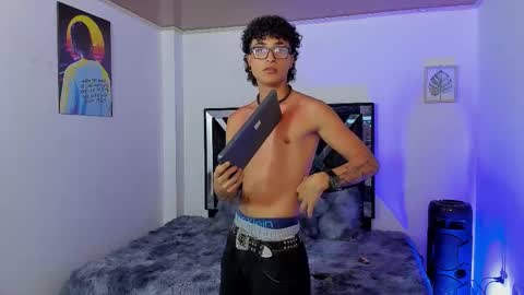 Snapshot of eliasferragamo chatting on 12-02-25, 02:17 Elias Ferragamo online show from 12-02-25, 02:17