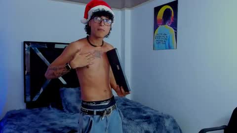 Snapshot of eliasferragamo chatting on 12-17-25, 03:23 Elias Ferragamo online show from 12-17-25, 03:23