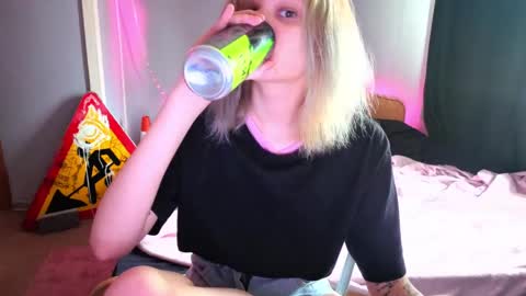 Snapshot of elieiza_xo chatting on 05-15-26, 09:27 elieiza_xo online show from 05-15-26, 09:27