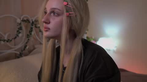 Ellie online show from 04-26-26, 05:16